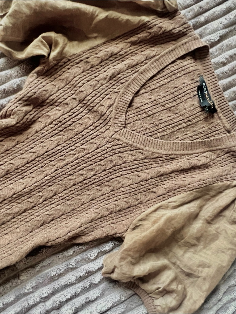 BCBGMaxAzria Tan Cable-Knit V-Neck Sweater with Puff Sleeves